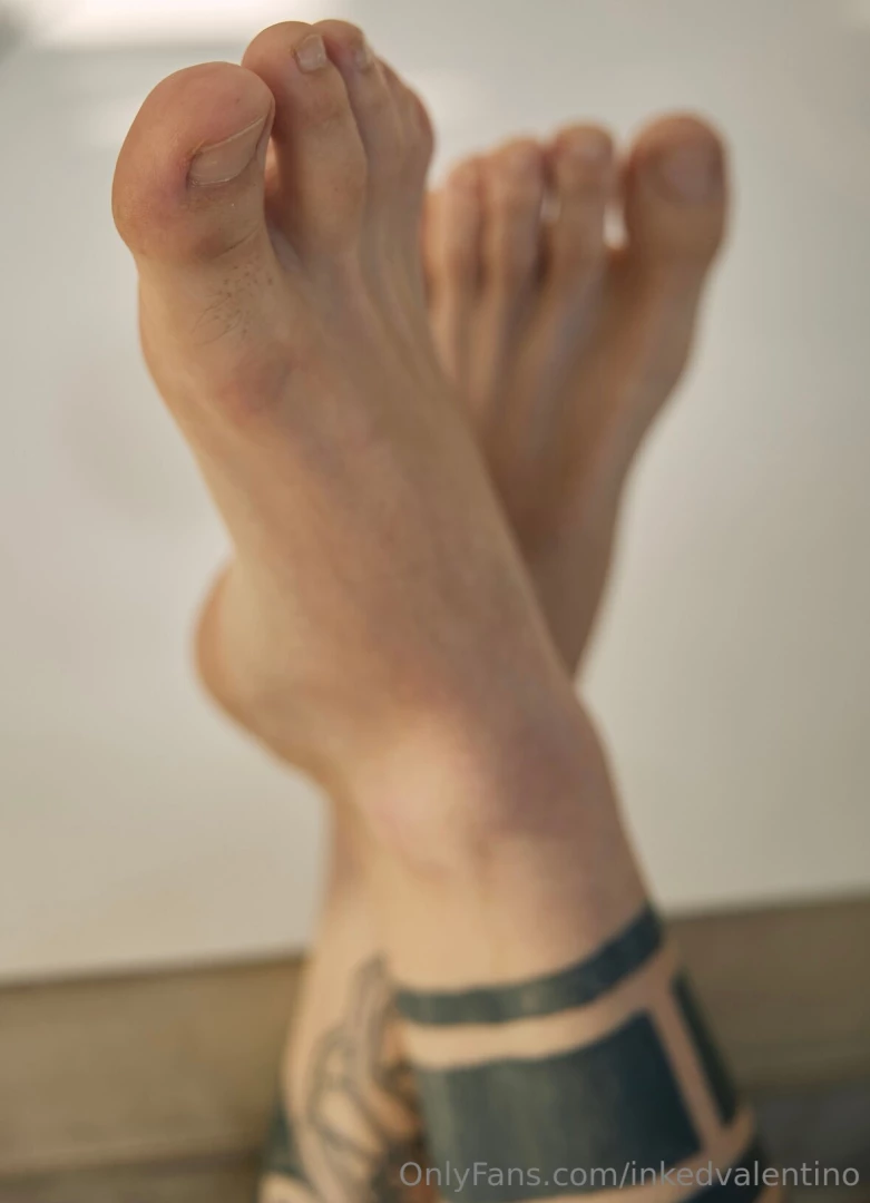 Where are my little slaves who lick my feet and worship me from below 