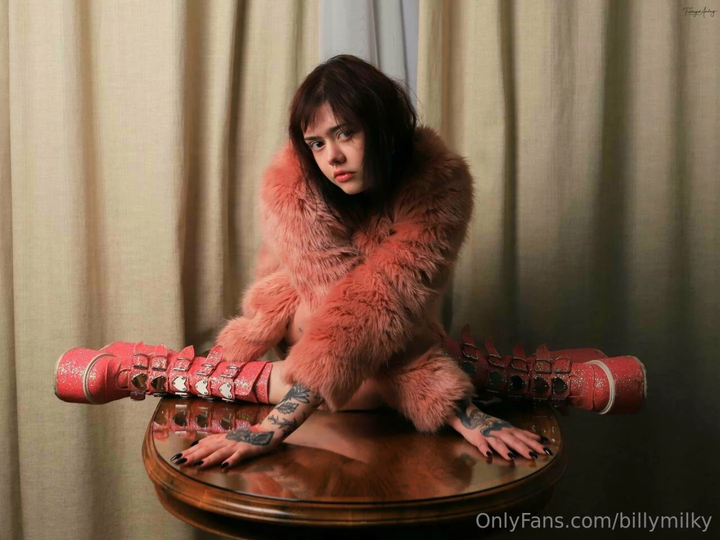 Enchanting seductress my mesmerizing gaze pierces the depths of desire 