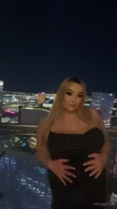 Can you actually believe how round and stuffed i look in this dress