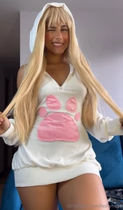 My cosplay bestie just made her page free go show her some love guys part 1