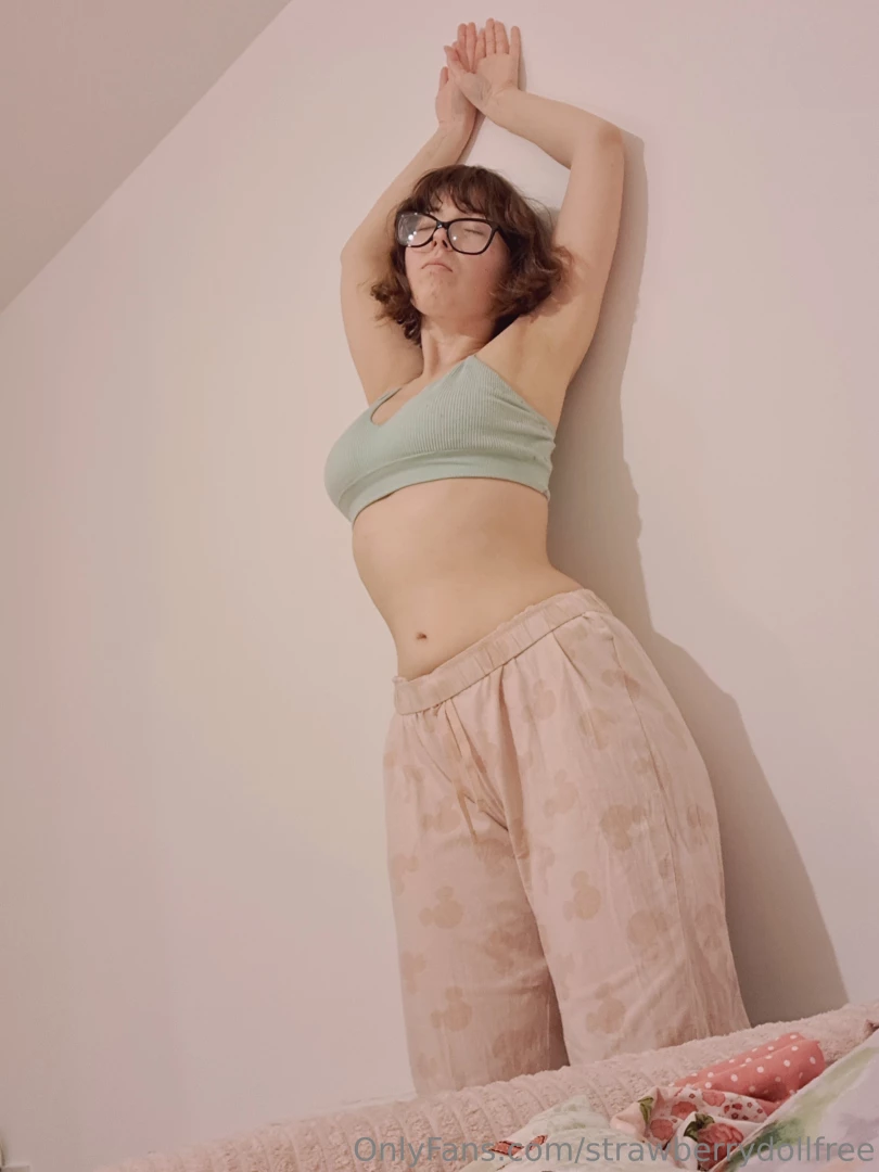 Hey 3 https onlyfans com strawberrydollxo 