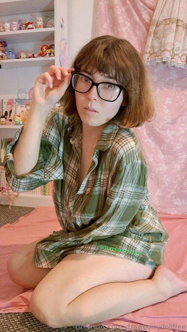 2 new videos on main strawberrydollxo tomorrow tuesday the 19th of 