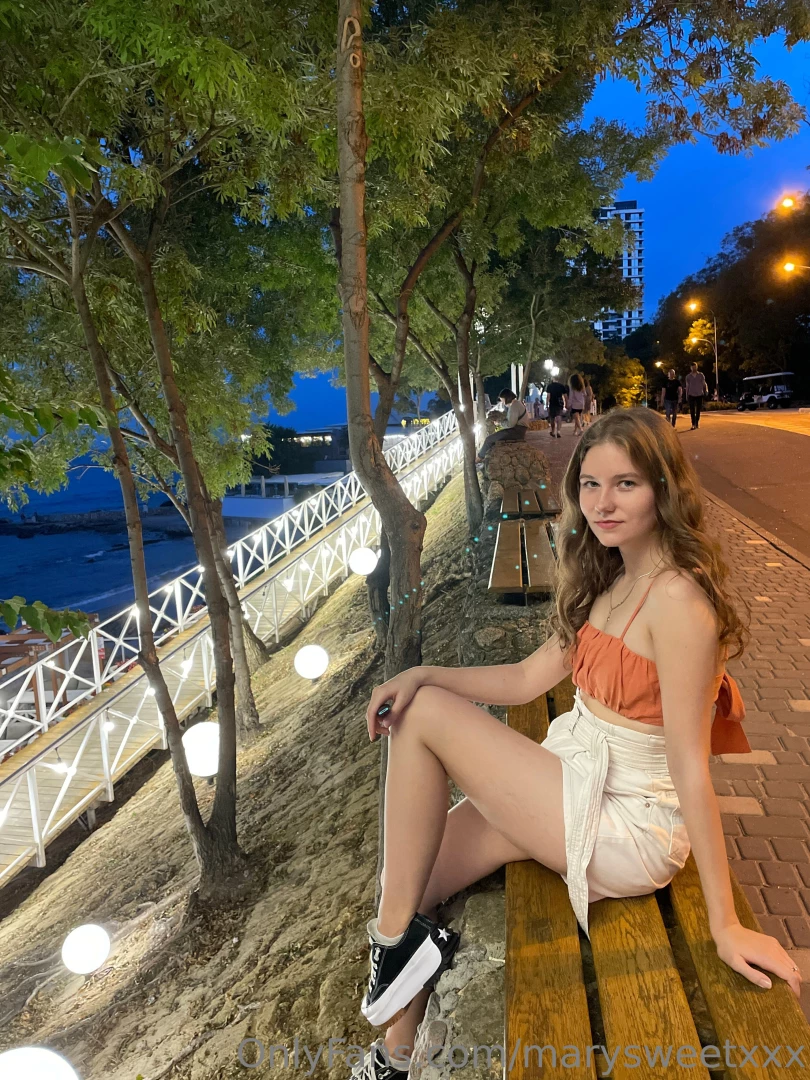 A few of my selfies and photos of the evening city where i live how do 