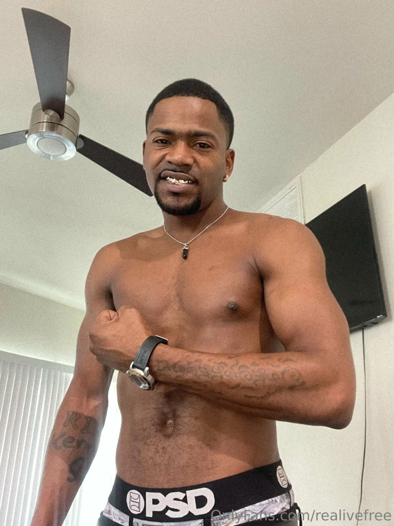 Doing facetimes i ll be naked tho dm now s the time 