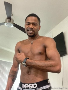 Doing facetimes i ll be naked tho dm now s the time