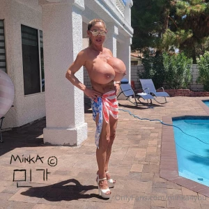 Titty tuesday part 1077