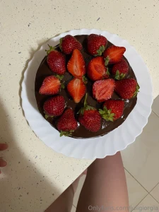 There is a continuation of this series of photos as i prepare the cake part 2