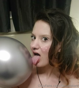 Having some fun with balloons i might be a little looney
