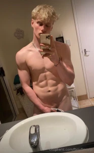 This athletic blond boy goldenboyliamx wants to share his horny part 17