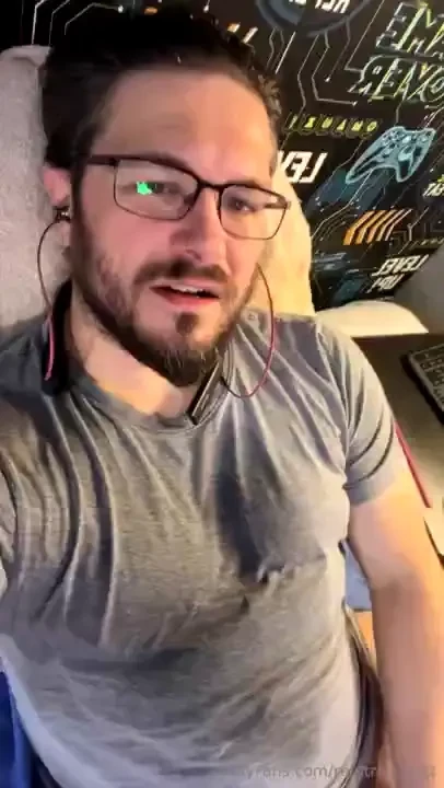 I love being a filthy slutty daddy during my shows 