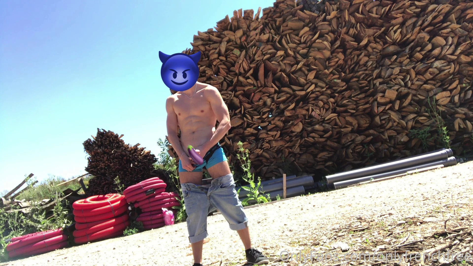 Check these pics from the next video i remove my clothes in a public 