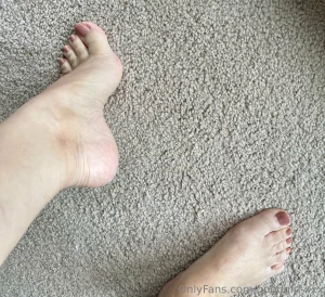Do i have a foot fans pretty in pink polish dm me for more pics