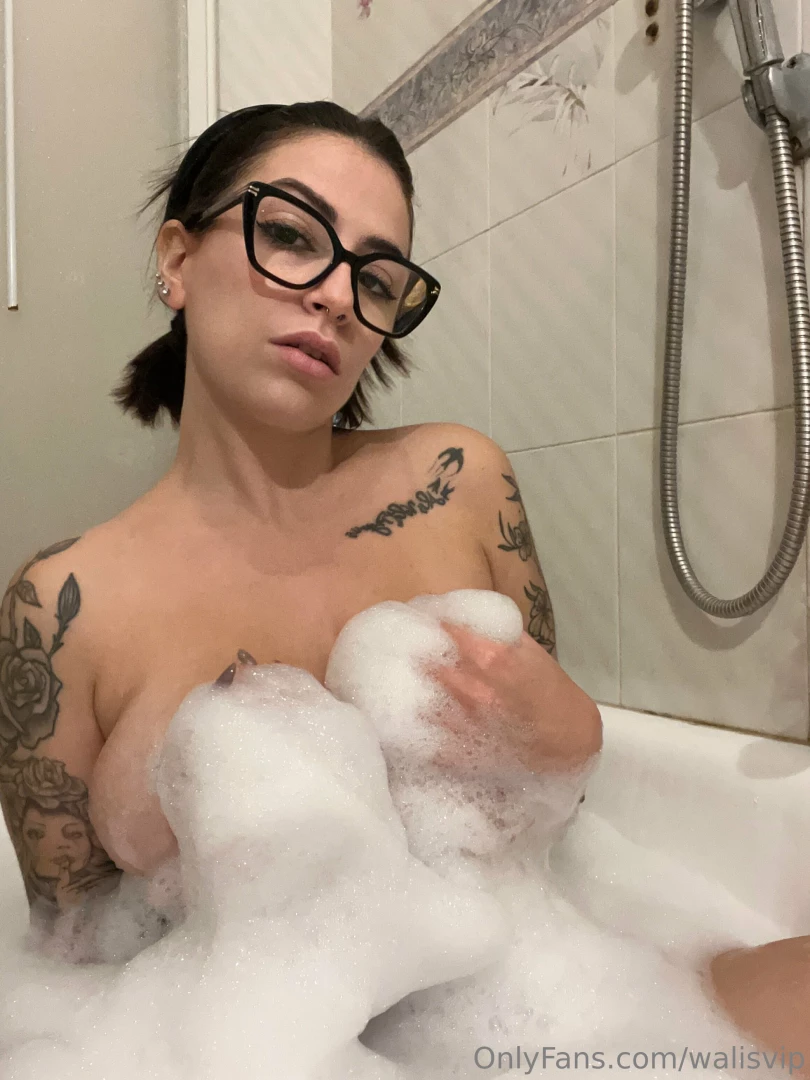 Buongiorno stasera nuovo video topless in vasca da bagno ti mancano le part 1 