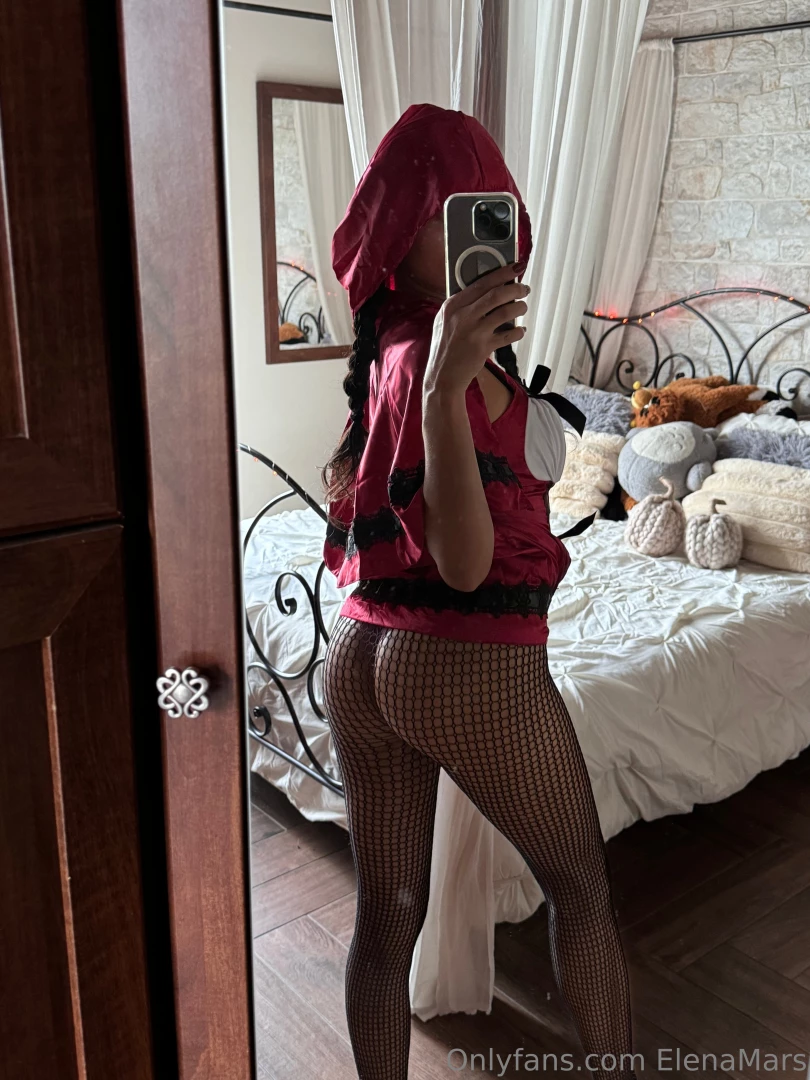 Come va il risveglio con la tua cappuccetto rosso how is your weekend 