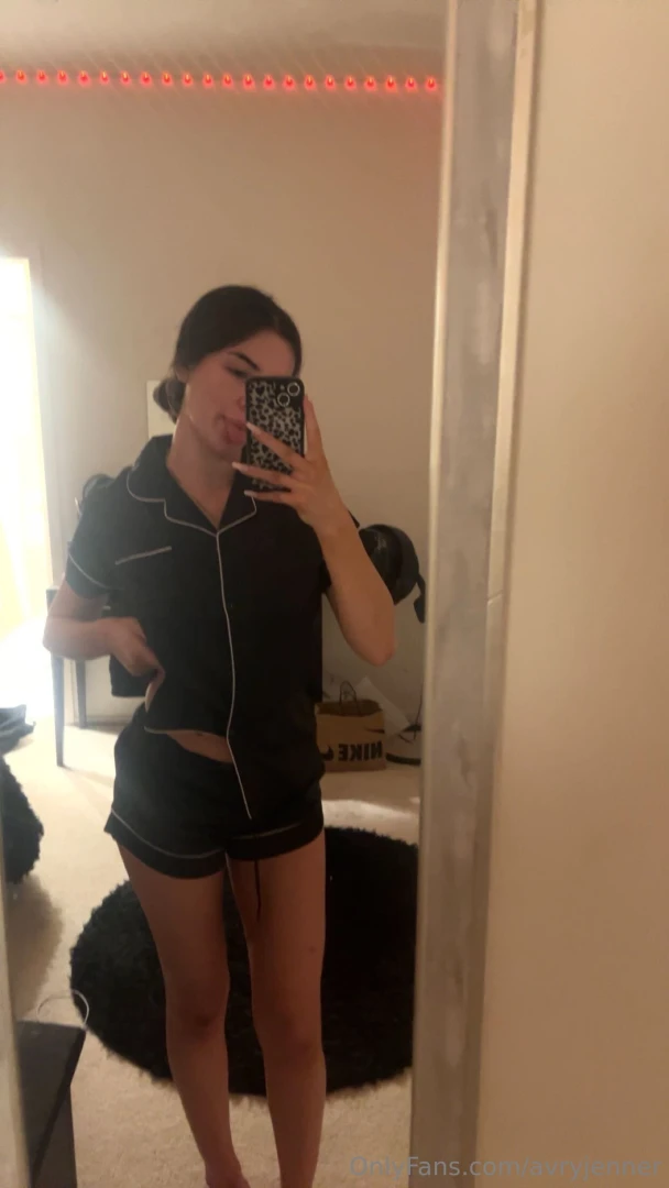 My inbox is open come make me smile 