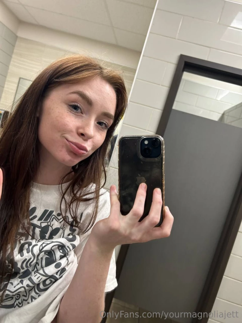 My dms are extra spicy tonight and you definitely don t wanna miss 