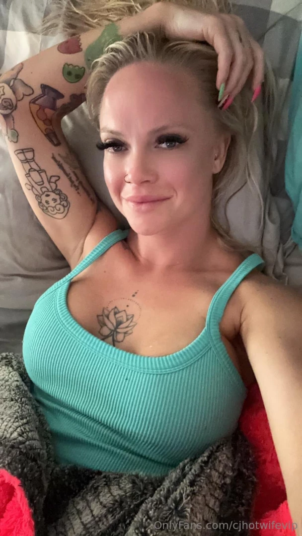 Good morning help me get out of bed meet me in my dm 