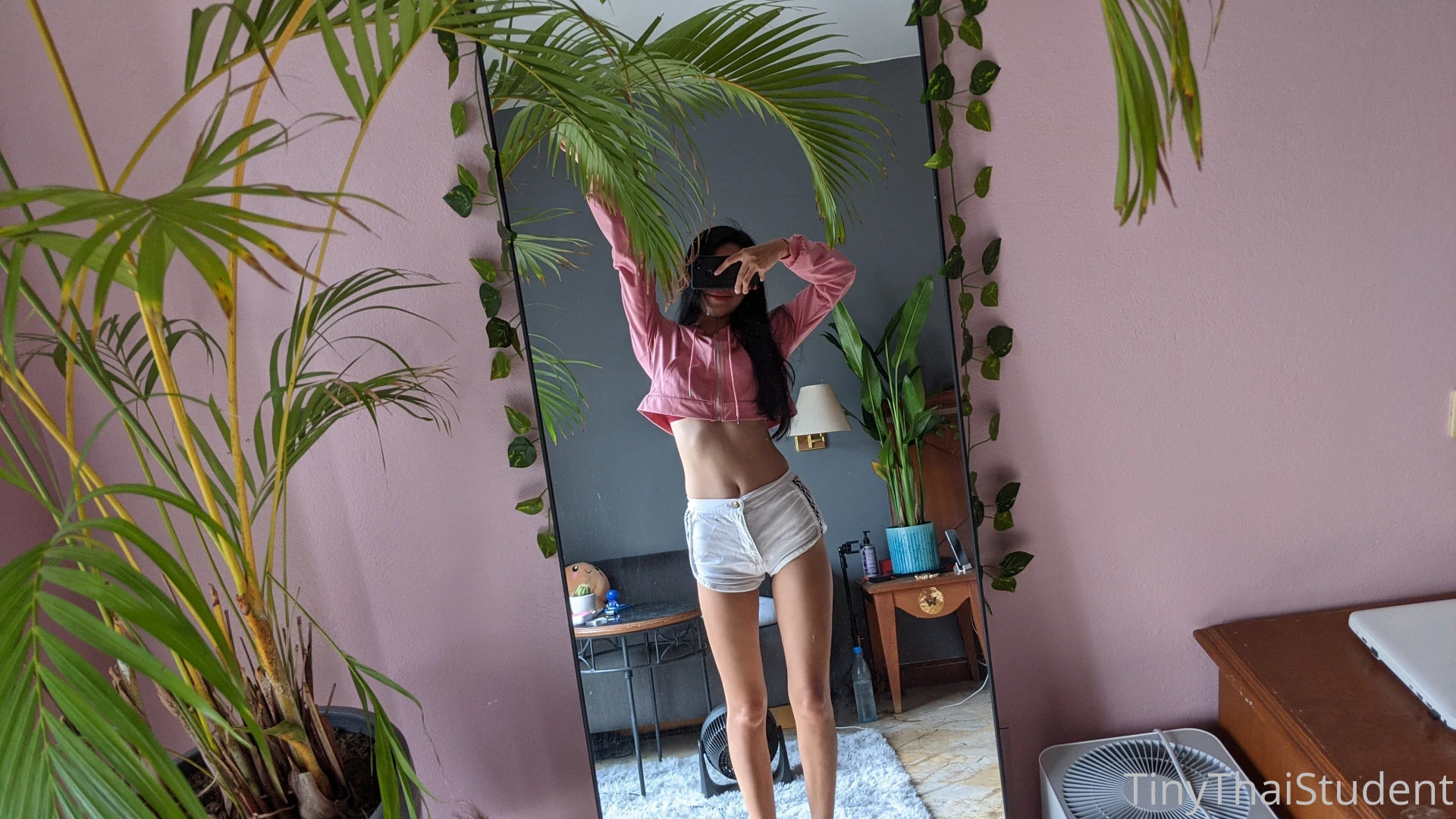 Good morning everyone this is my outfit today when i go out with my part 3 