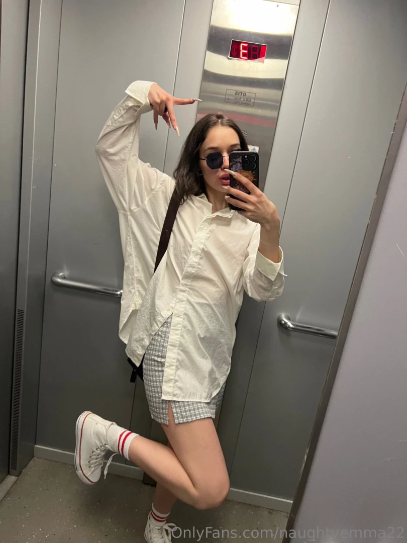 It s me again and i m fooling around in the elevator again 