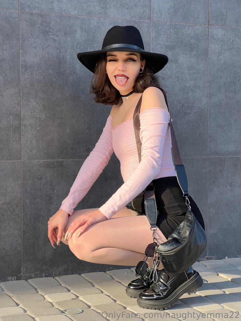 Naughtyemma22 