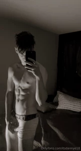 Who pays on a first date the bottom or the top just kidding