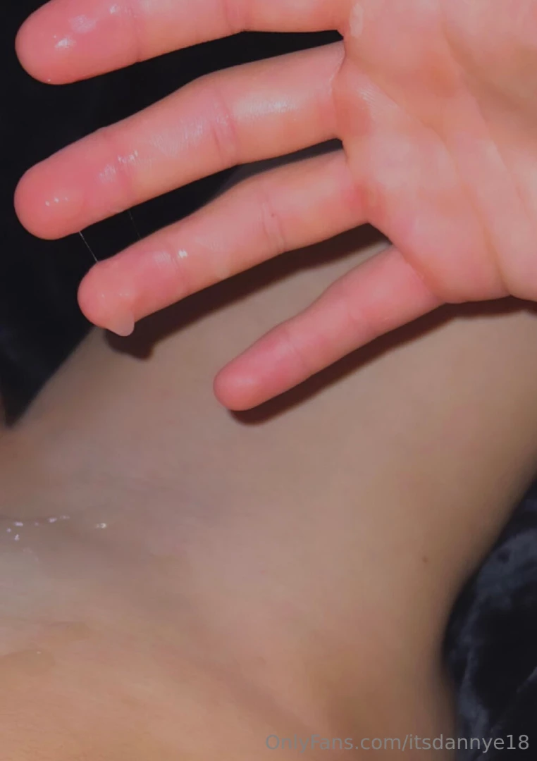 I topped my first boyfriend in the back of my dad s car because i 