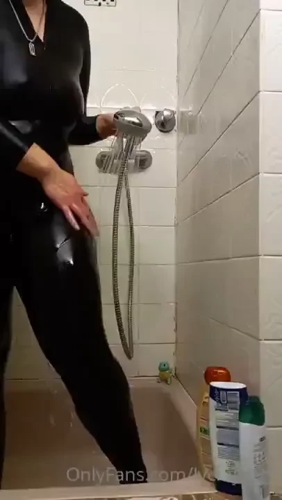 Showertime in my blackcatsuit only for my fans so exclusive 