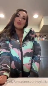 Cooking a late lunch wanna watch