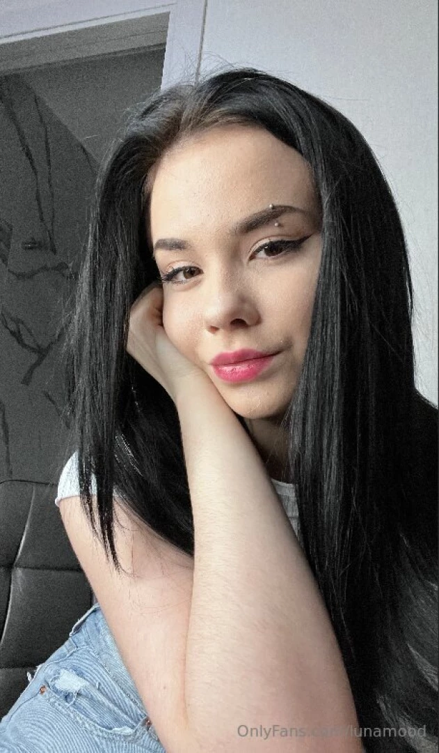 Pretty and wet always look_at_ashley is ready to fulfill any of your part 45 