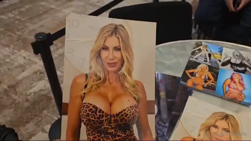 Ask me how to get a free autographed photo 