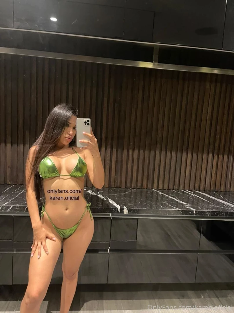 Mi culo se ve bonito con este color 