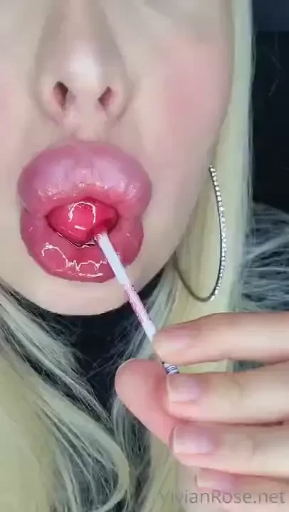 vivianrosefree - Enjoy this lip fetish preview watch the full video for free and many 