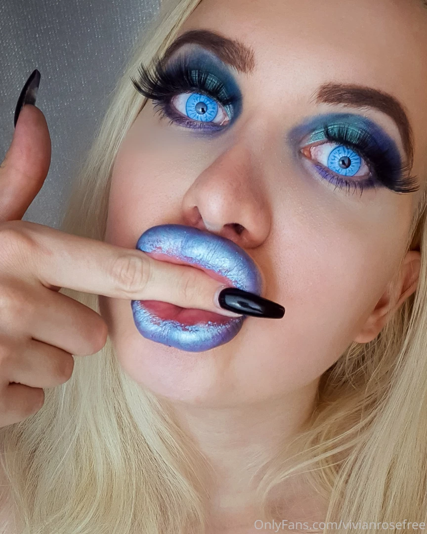 Experimented with blue makeup this time planning to make a black look 