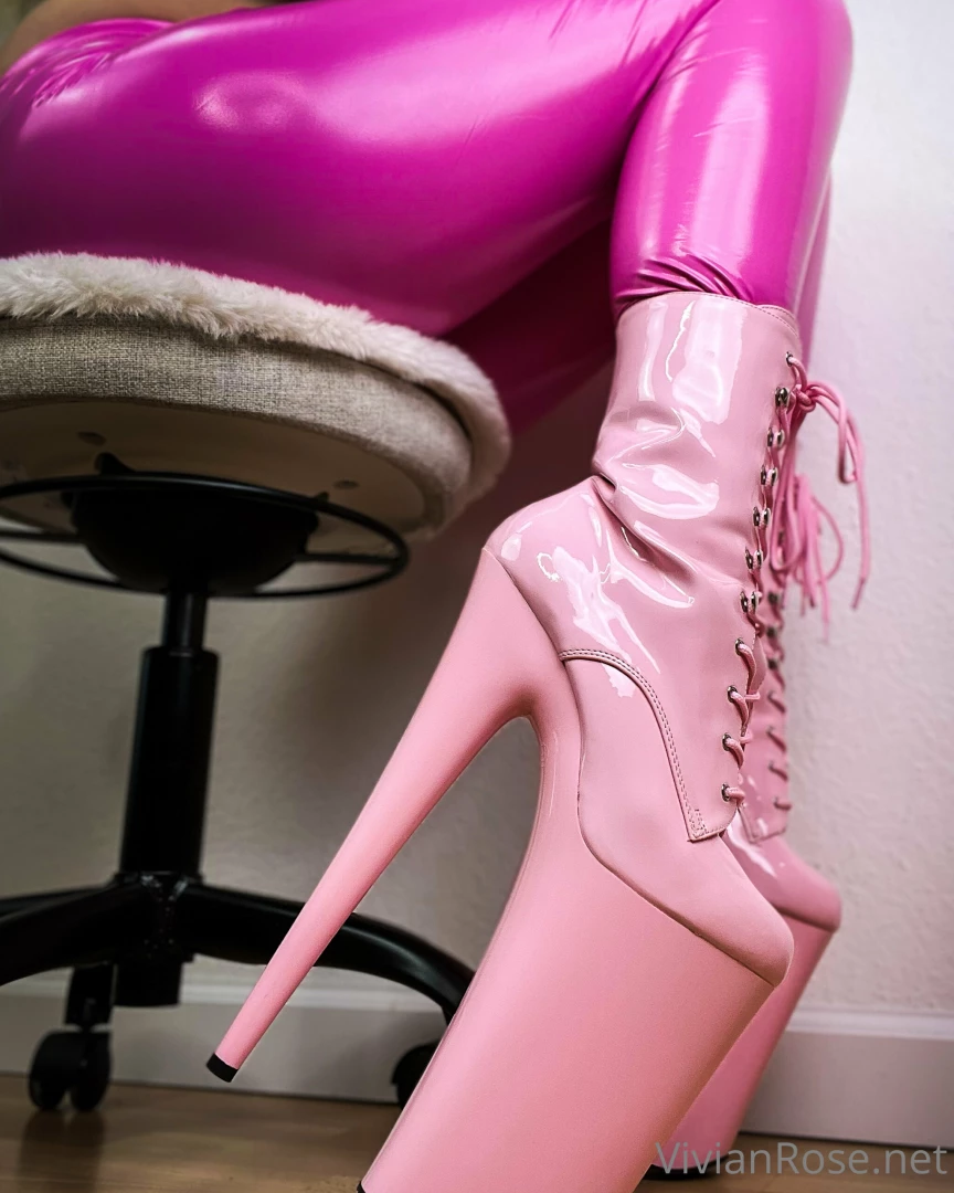 Every bimbo needs a pair of these vivianroseofficial 