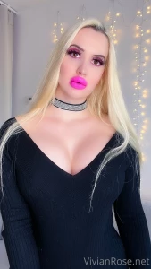 Who wants to play with me vivianroseofficial