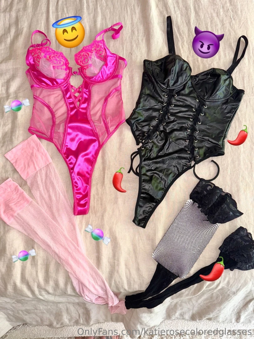 I can t decide what to wear tonight for my live at 10pm should i go 