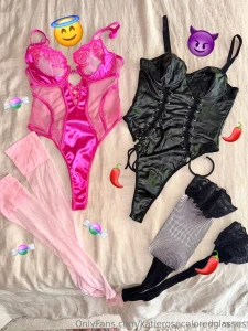 I can t decide what to wear tonight for my live at 10pm should i go