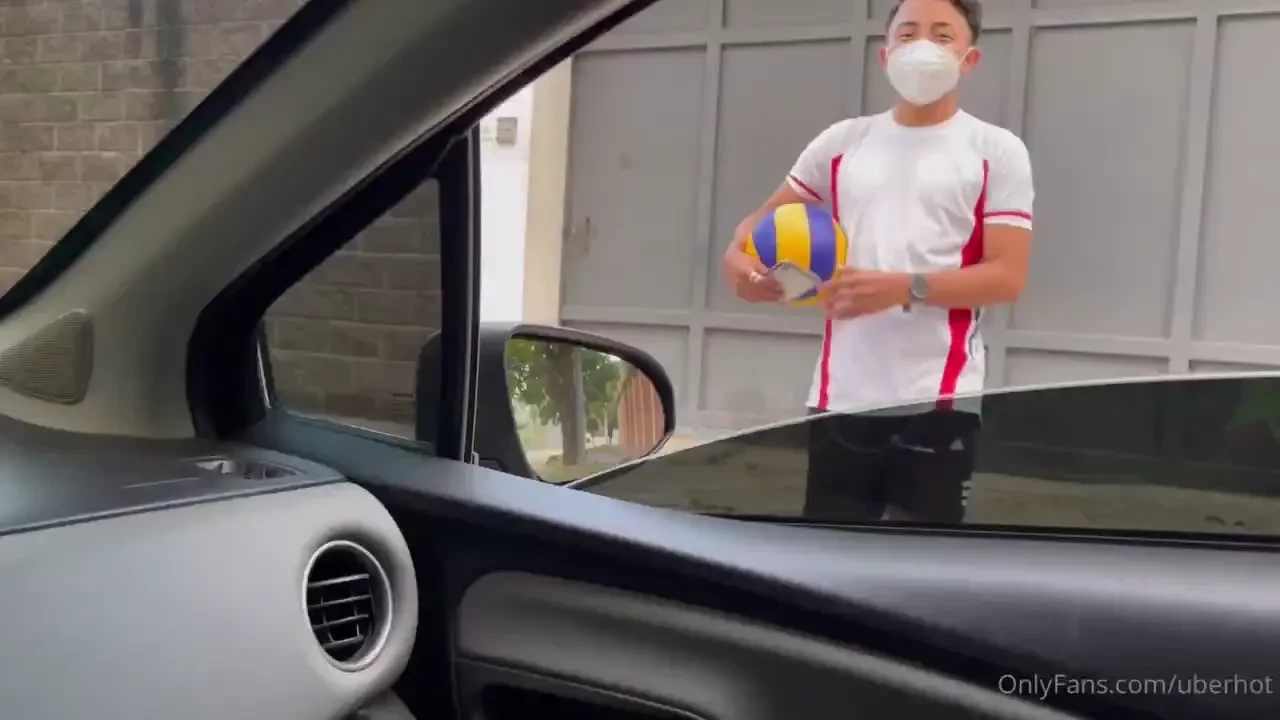 El futbolista deja una propina de 5 y te mando el video completo por 