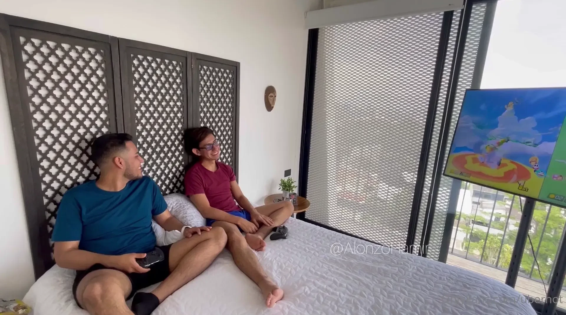 Jugando con el amigo de mi hermano deja una propina de 5 y te mando el 