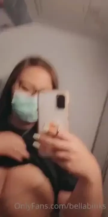 Boob flash at 35 000ft in the loos on the plane 