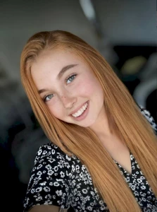 Scrolling cute girl lilyyrosse loves playing with her pussy she looks part 34