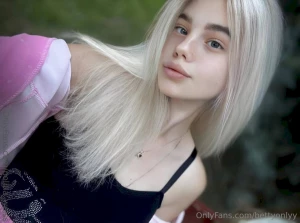 Polina_weiss is wet now she loves to have her juicy ass squeezed this part 222