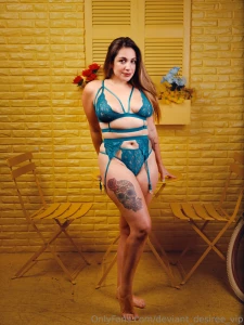 Should i post more photoshoot content