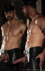 Grab the handcuffs because tonight i m going to wreck your hole