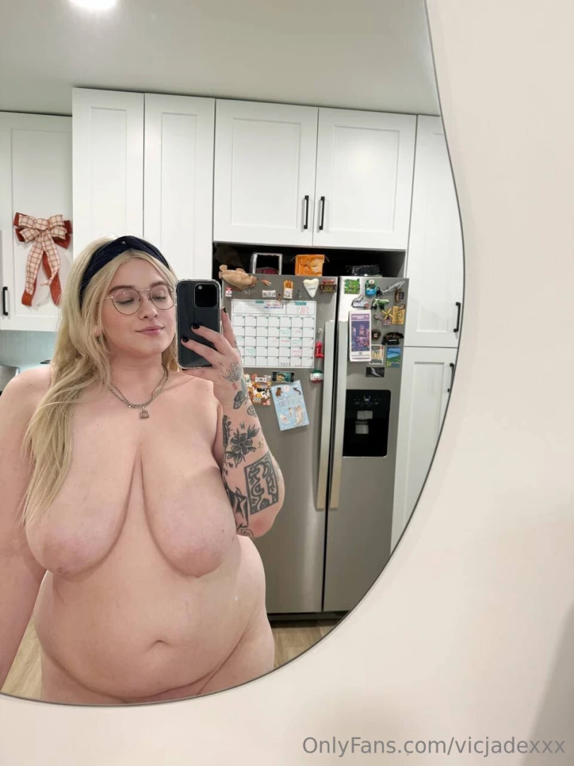 Wyd if i send you selfies like this at work 