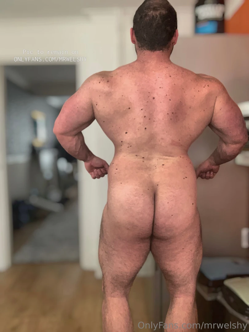 That big back and ass check in pic 