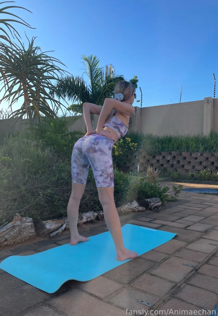 I really miss doing yoga by the pool i hope your weekend is going 