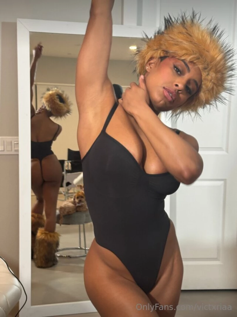 victxriaa - I just got a text from my friend qimmahrussofree that she is so horny part 3 