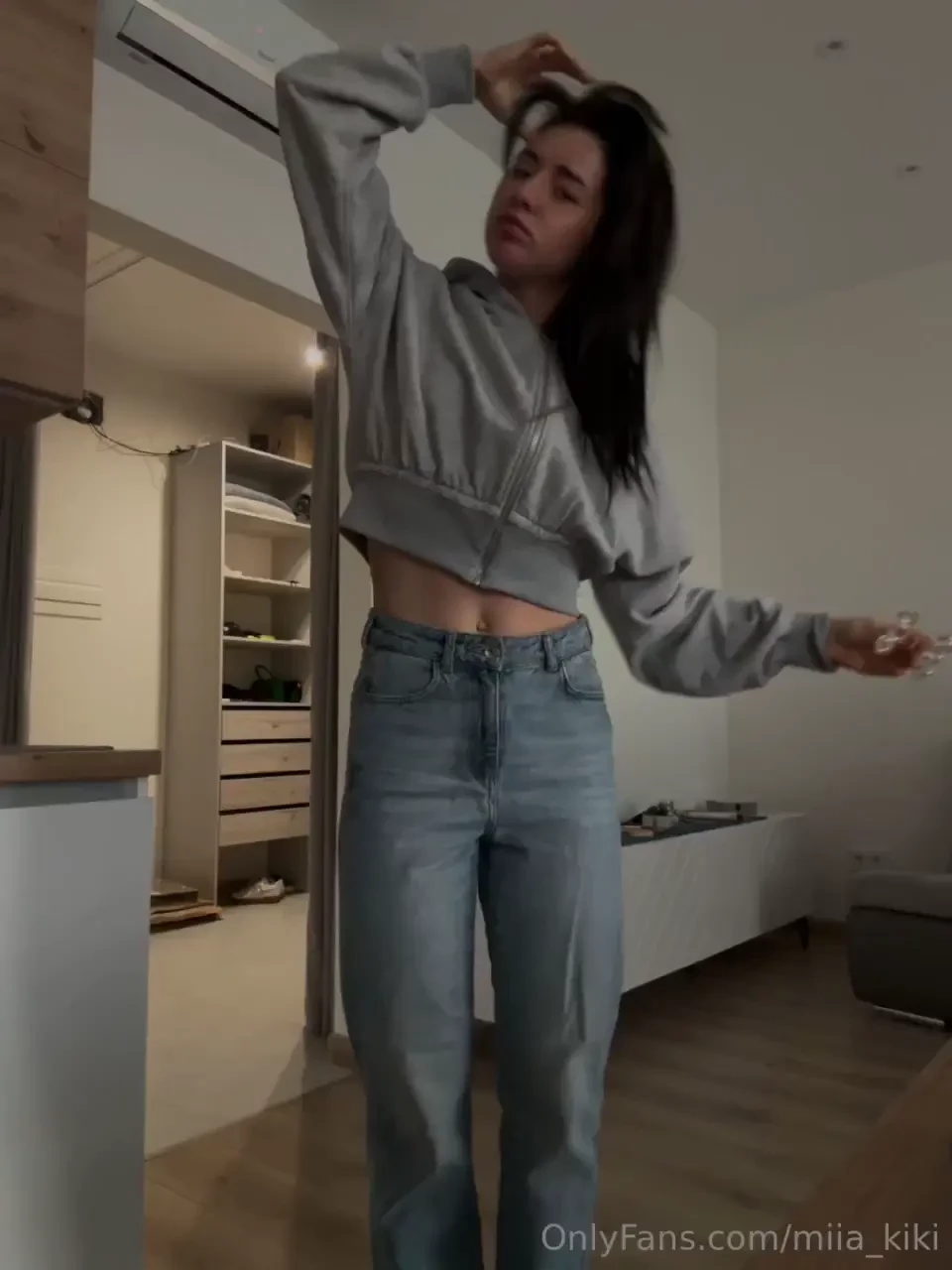 Hey what s up i didn t hear my alarm this morning so i m hobo style i 