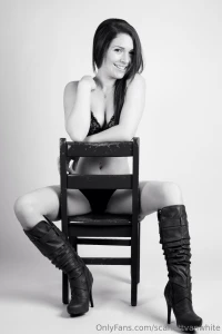 Here s a few pics from a boudoir photo shoot i did when i was 18 years part 1